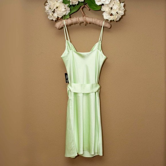 NWT Express Satin Cowl Neck Belted Slip Dress in Lime Cream size M - Picture 3 of 4